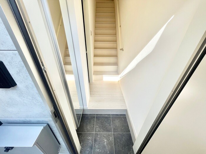 物件内観写真15　(玄関)