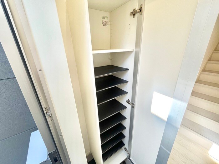 物件内観写真18　(靴箱)