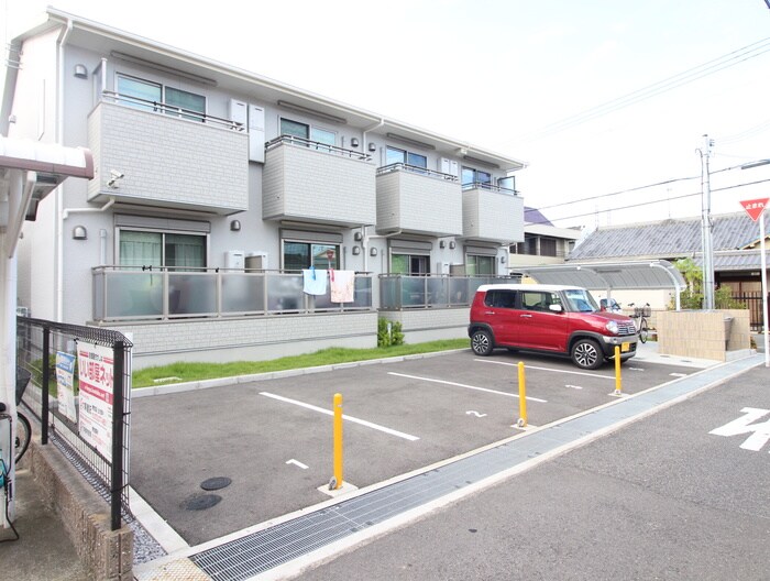 物件外観写真6　(駐車場)