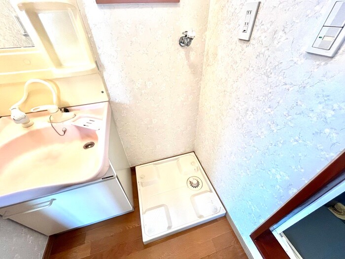 物件内観写真12　(洗濯機置場)