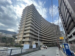 ﾘｰﾃﾞﾝｽｽｸｴｱ宝塚ﾘﾊﾞｰｼﾞｭ(608)外観写真