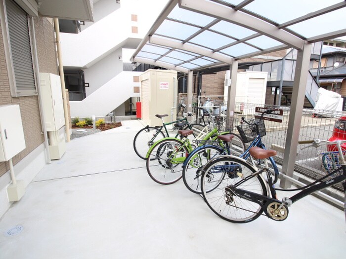 物件外観写真4　(駐輪場)