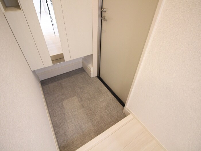物件内観写真17　(玄関)