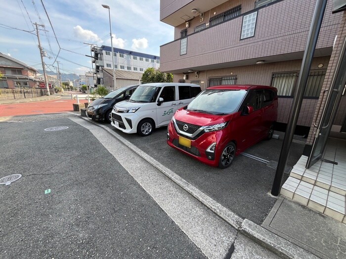 エルハ１番館の駐車場