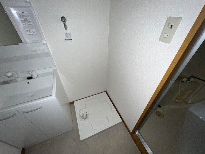 物件内観写真12　(洗濯機置場)