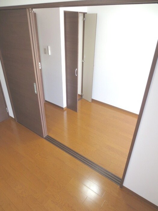 物件内観写真9　(居室)