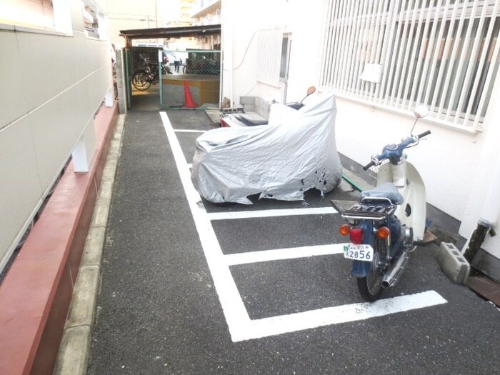 物件外観写真5　(駐輪場)