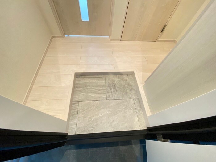 物件内観写真18　(玄関)