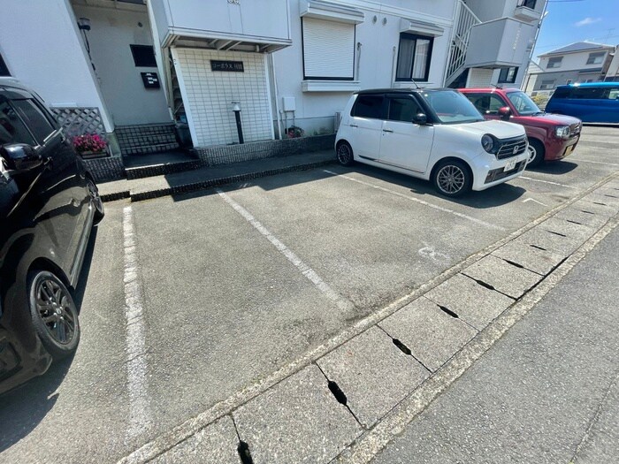 物件外観写真3　(駐車場)