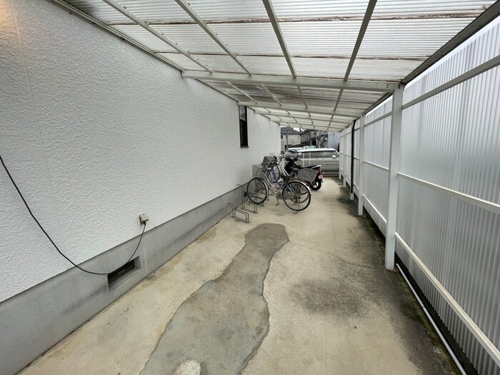 物件外観写真4　(駐輪場)