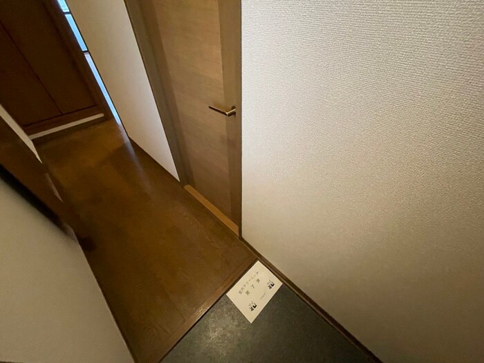 物件内観写真17　(玄関)