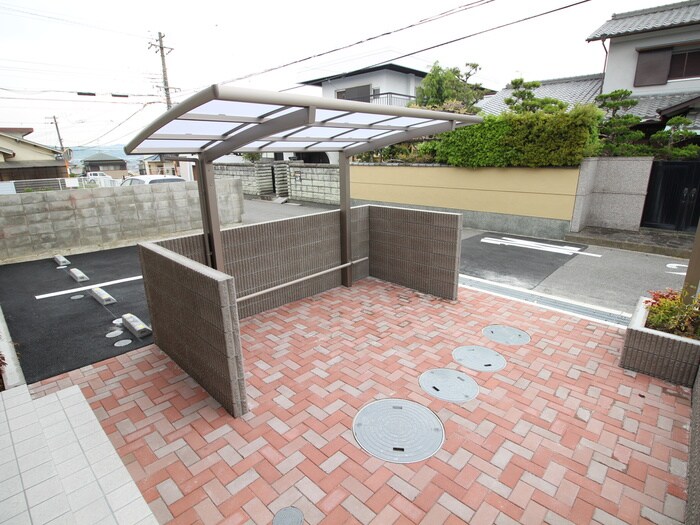 物件外観写真5　(駐輪場)