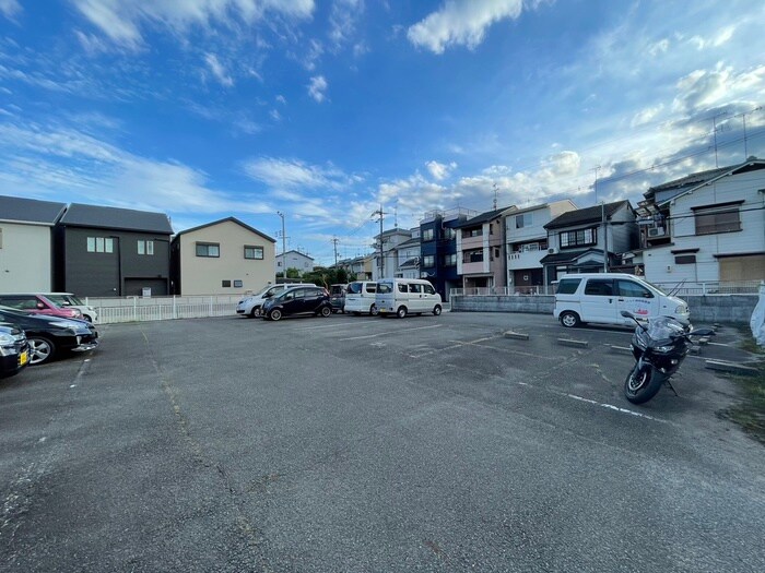 物件外観写真4　(駐車場)