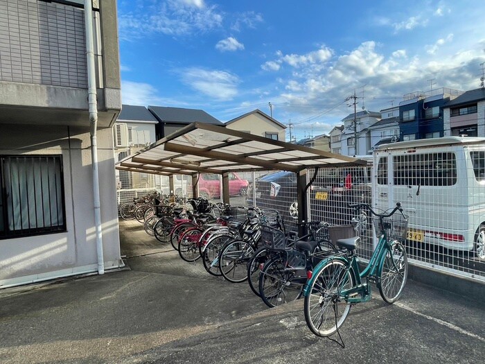 物件外観写真5　(駐輪場)