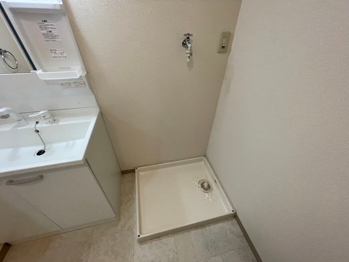 物件内観写真16　(洗濯機置場)