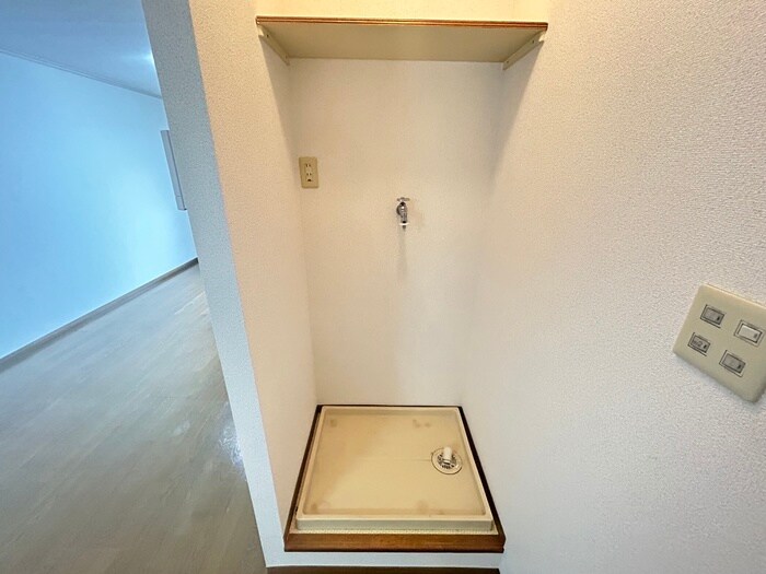 物件内観写真9　(洗濯機置場)