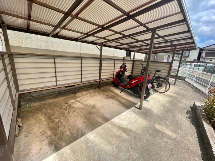 物件外観写真4　(駐輪場)