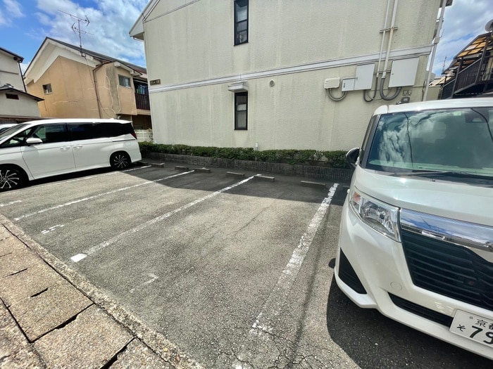 物件外観写真6　(駐車場)