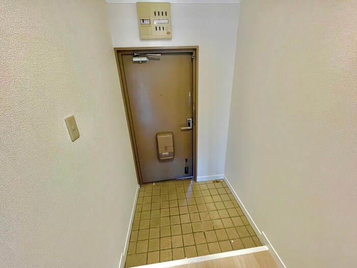 物件内観写真18　(玄関)