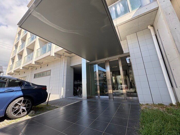 物件外観写真4　(エントランス部分)