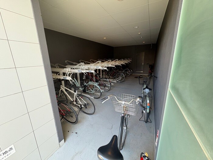 物件外観写真6　(駐輪場)