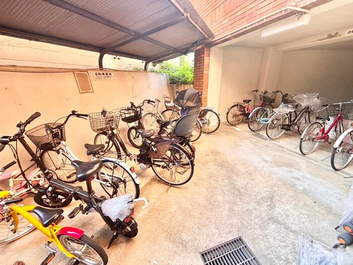 物件外観写真2　(駐輪場)