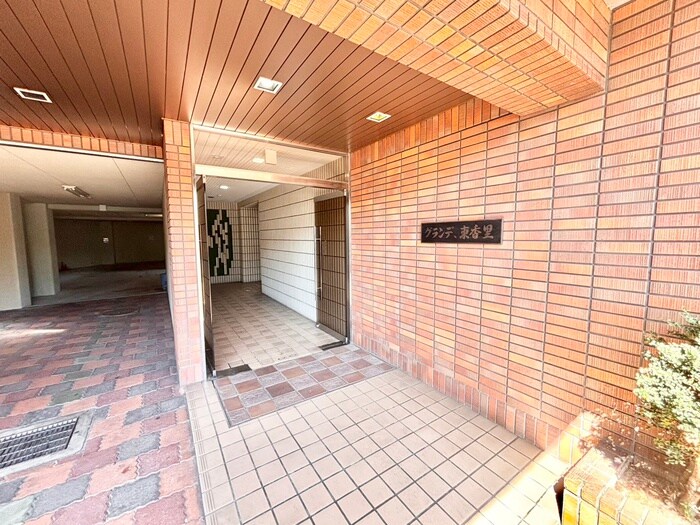 物件外観写真4　(エントランス部分)