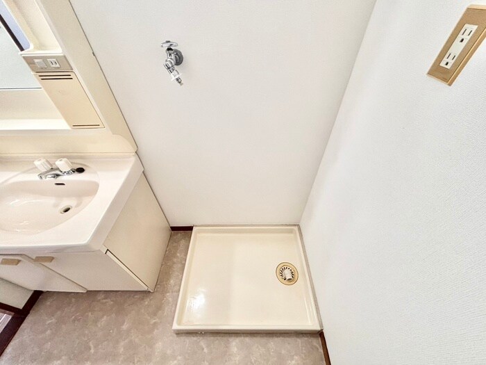 物件内観写真10　(洗濯機置場)