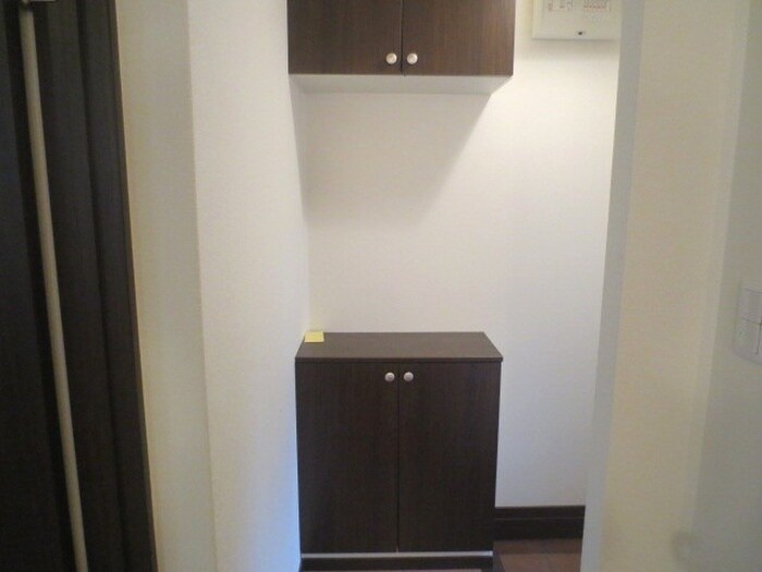 物件内観写真12　(玄関)