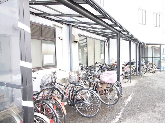 物件外観写真5　(駐輪場)