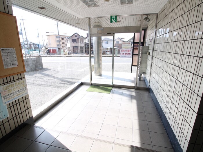 物件外観写真6　(エントランス部分)