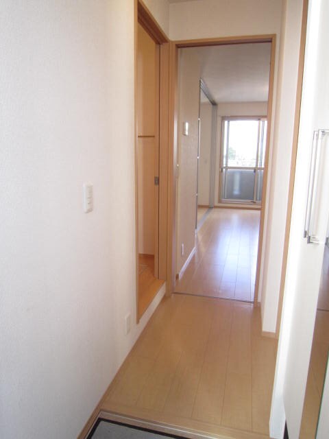 物件内観写真7　(玄関)