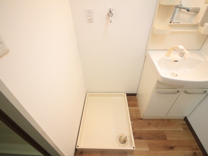 物件内観写真9　(洗濯機置場)