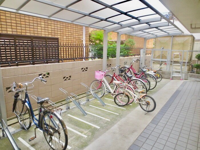 物件外観写真4　(駐輪場)