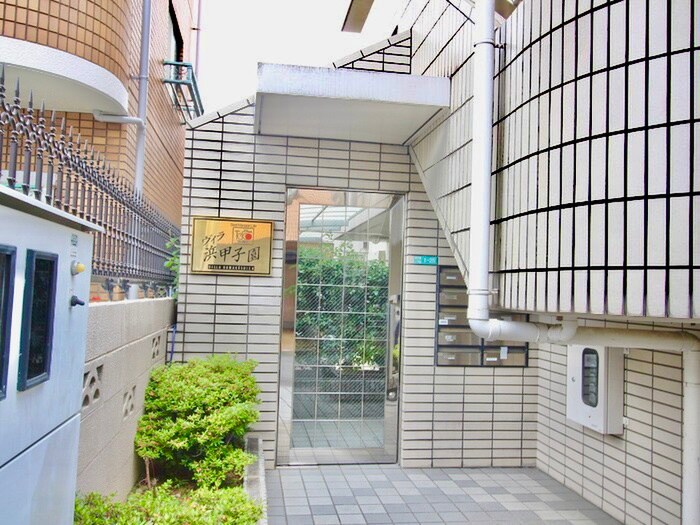 物件外観写真5　(エントランス部分)