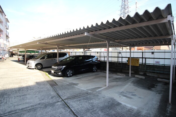 物件外観写真4　(駐車場)