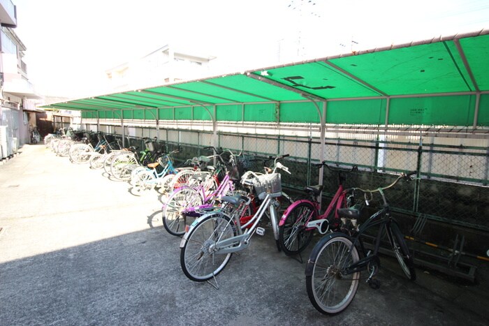 物件外観写真5　(駐輪場)