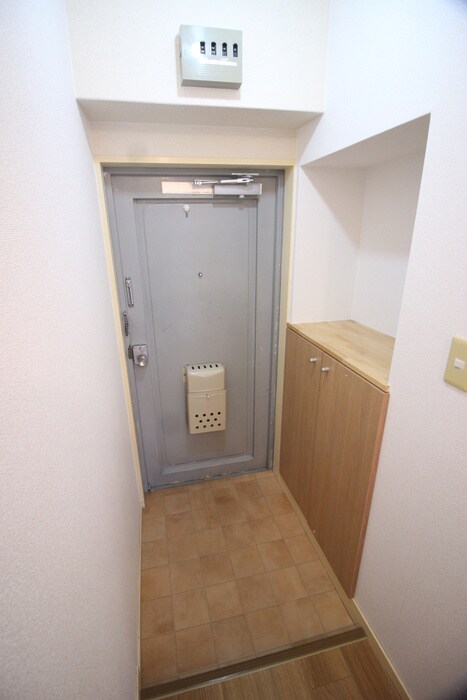 物件内観写真16　(玄関)