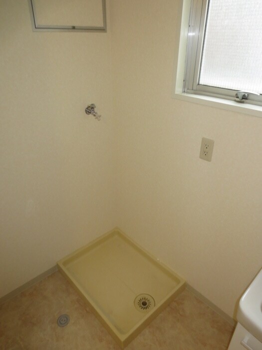 物件内観写真9　(洗濯機置場)