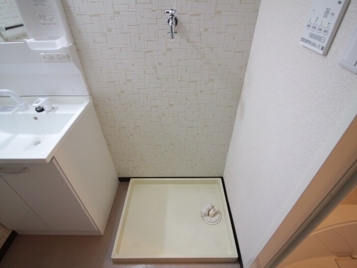 物件内観写真11　(洗濯機置場)