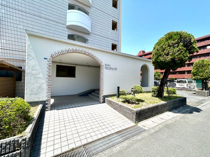 物件外観写真6　(エントランス部分)