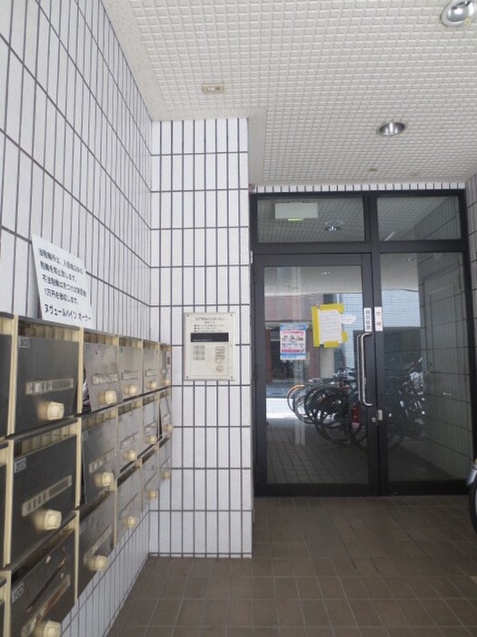 物件外観写真2　(エントランス部分)