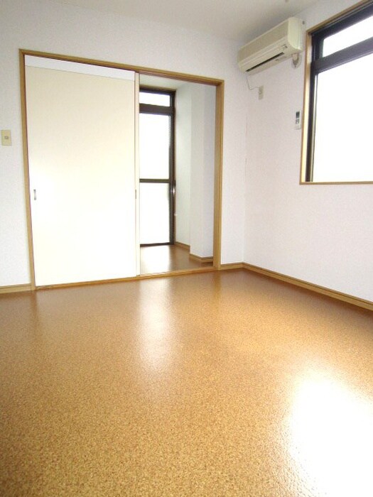 物件内観写真5　(居室)