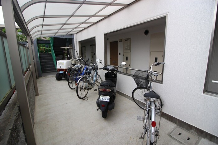 物件外観写真6　(駐輪場)