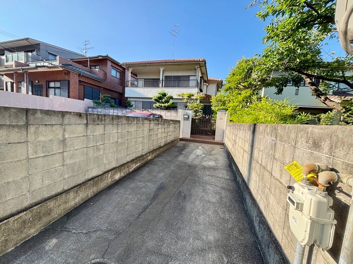 物件外観写真4　(エントランス部分)