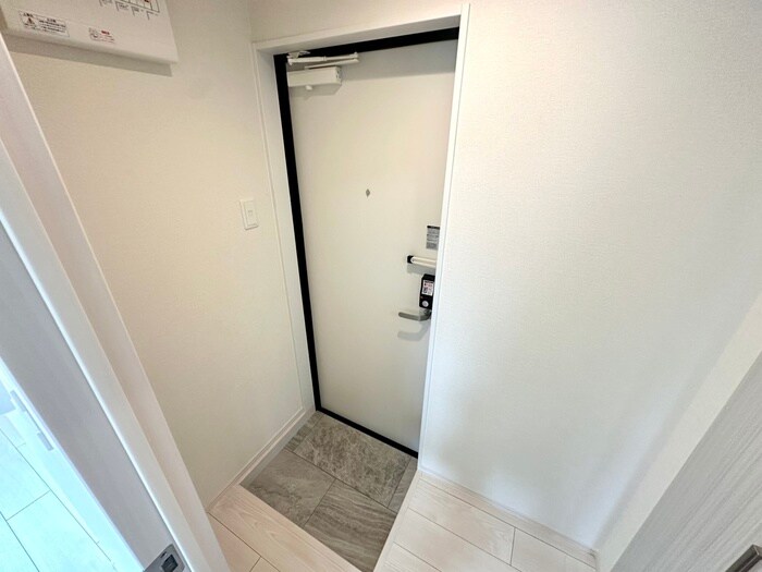 物件内観写真10　(玄関)