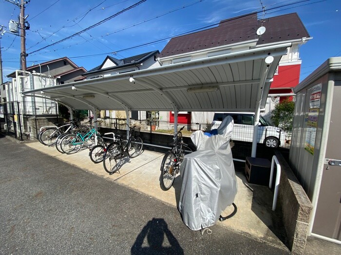 物件外観写真4　(駐輪場)