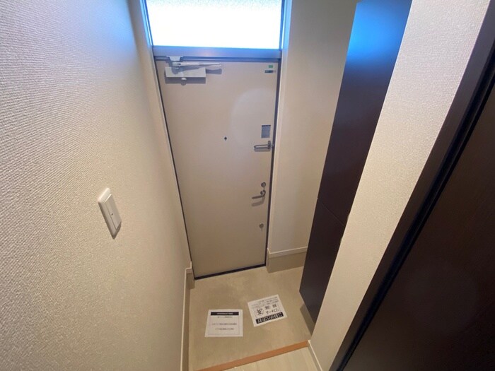 物件内観写真12　(玄関)