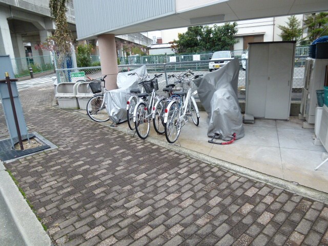 物件外観写真3　(駐輪場)