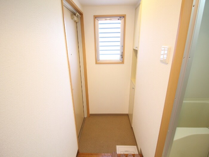 物件内観写真11　(玄関)